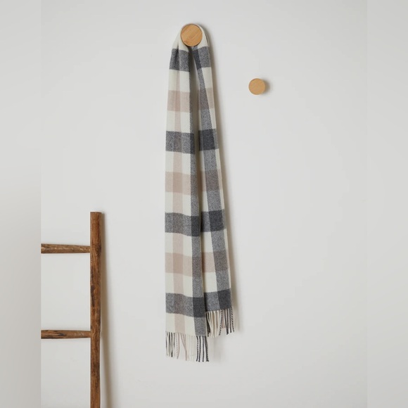 NEW Foxford Irish Lambswool Classic Check Print Light Rose Grey Cream Warm Scarf - Picture 2 of 6